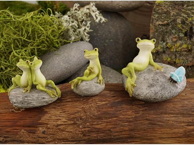 Top Collection Miniature Fairy Garden and Terrarium Statue, Frog Friends on Stone
