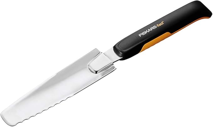 Fiskars Xact Hand Weeder, Garden Tool, Stainless Steel Blade with Sharpened and Serrated Edge for All Gardening Tasks, SoftGrip Handle