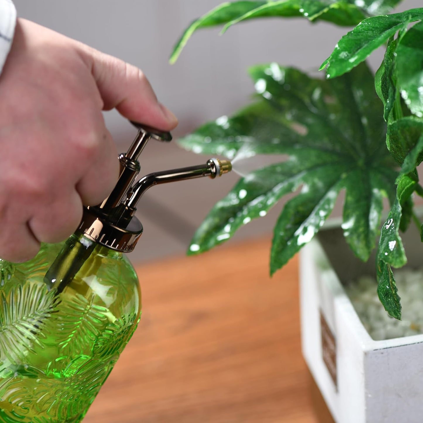 11.8 Ounce Glass Plant Spray Bottle, Glass Leaf Print One Handed Watering Can with Antique Brass Plastic One Handed Top Pump, 7.6 Inch Tall Indoor and Outdoor Plant Small Spray Bottle (Green)